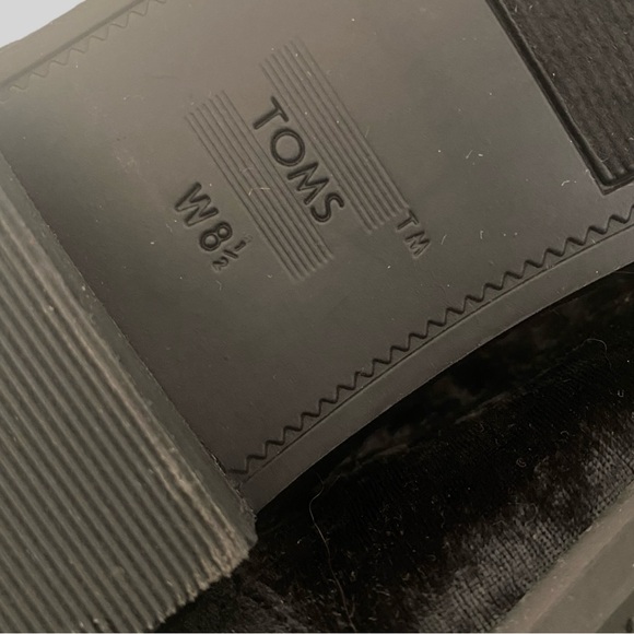 Tom’s Ella Chelsea Boots 8.5W Black Crushed Velvet Slip On Flats - Picture 7 of 8